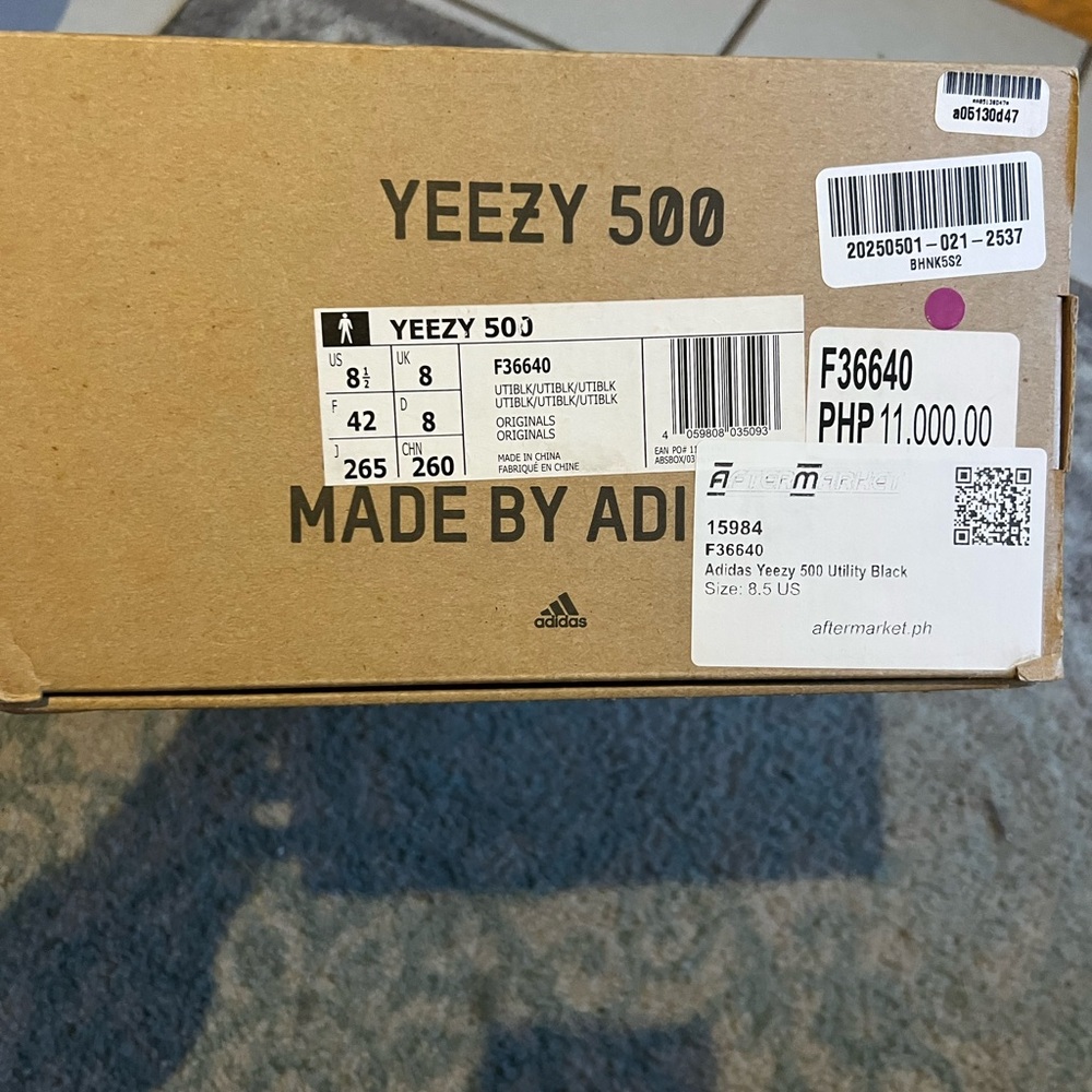 Adidas Yeezy 500 in Black